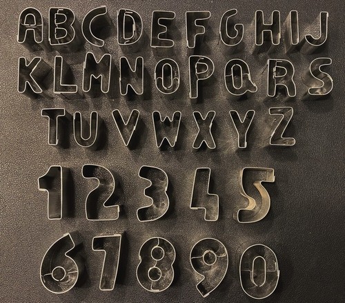 Ausstecher alphabet zahlen - +,